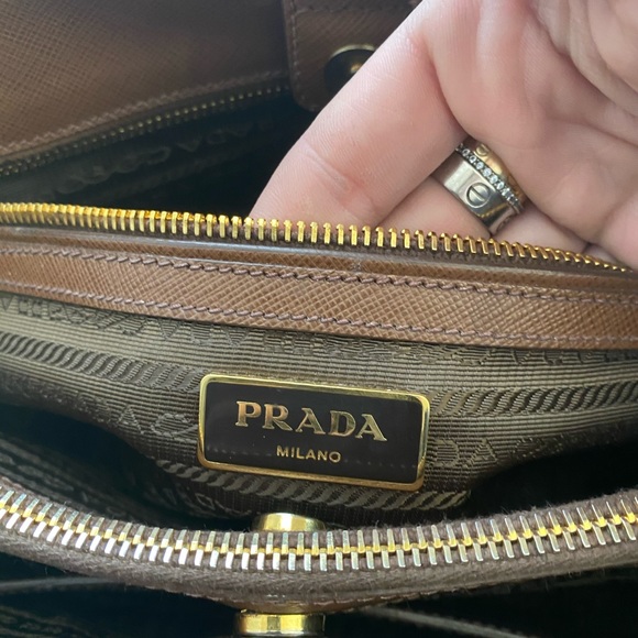 ❌SOLD ❌ Prada Saffiano Lux Medium Bag - Picture 7 of 8